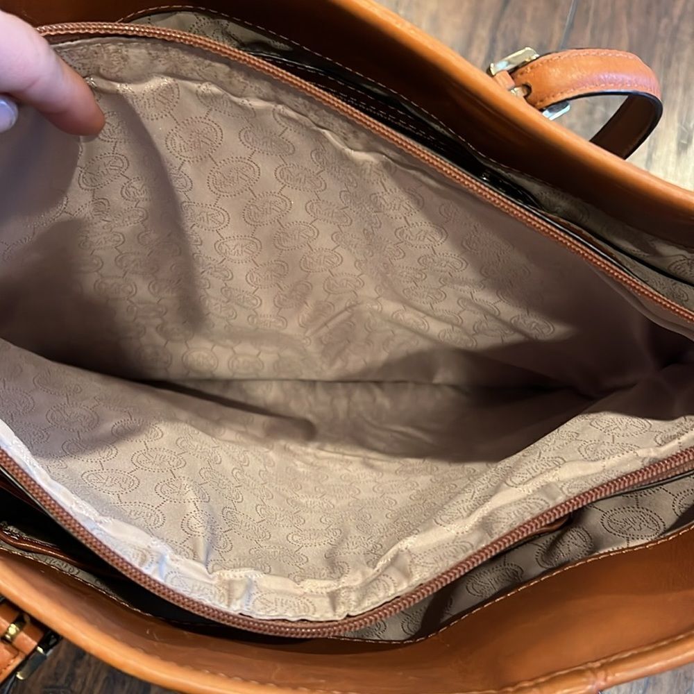 Michael Kors Signature Brown Tote Bag
Shoulder Bag big in GUC - Picture 9 of 12